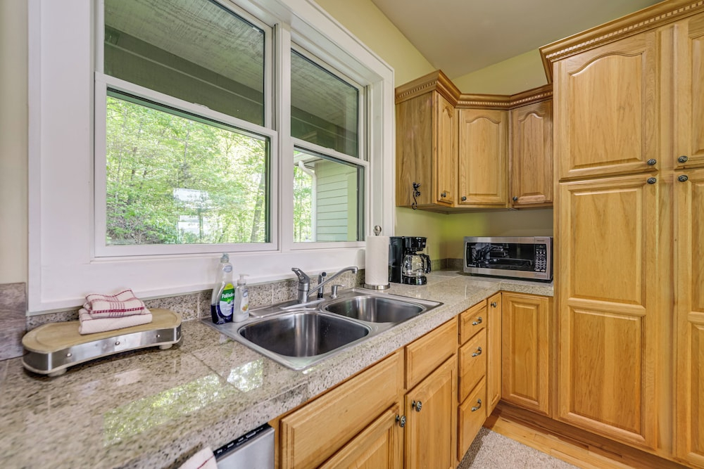 Mountain View Home: Hike, Raft, Golf + More!