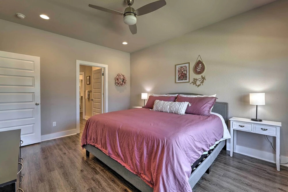 Fayetteville House: Pool Access & Gas Grill!