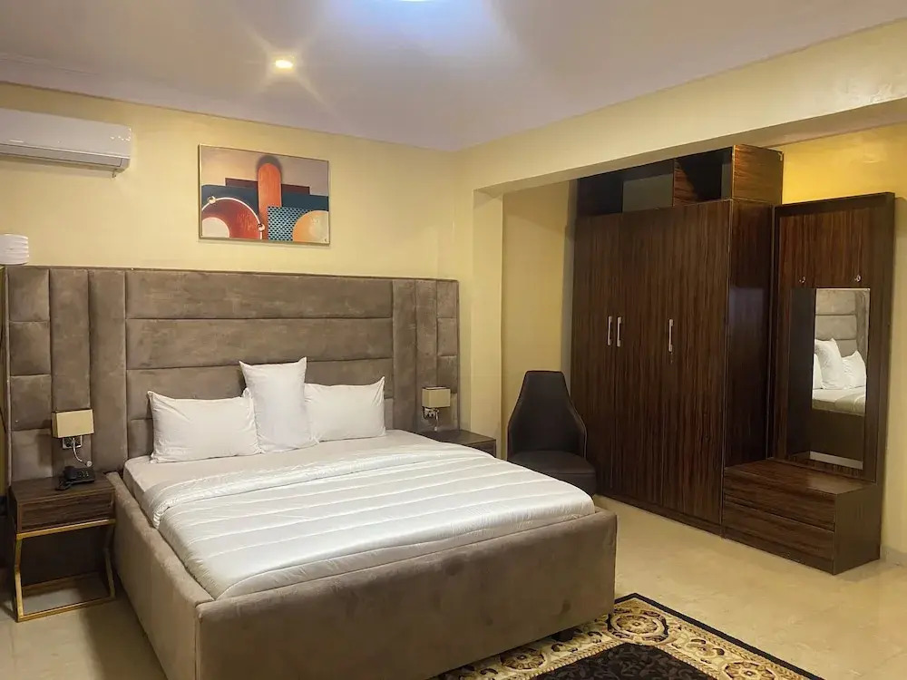 Light Spring Hotel