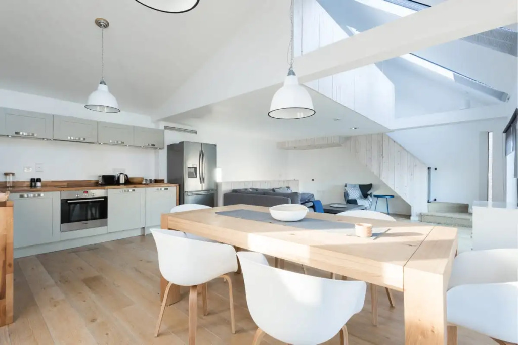 The Cliffside Loft - Distinctly Modern 3BDR Riverside Home