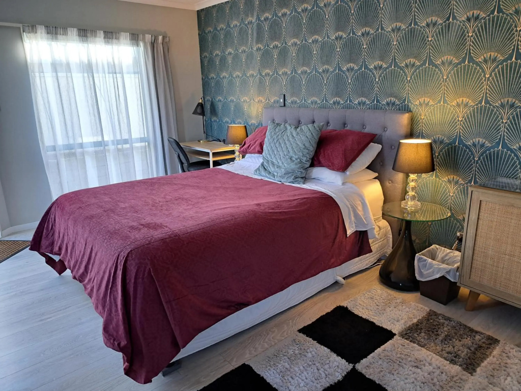 26A On Sunbrae 40 inch smart TV ensuite near beach free wifi