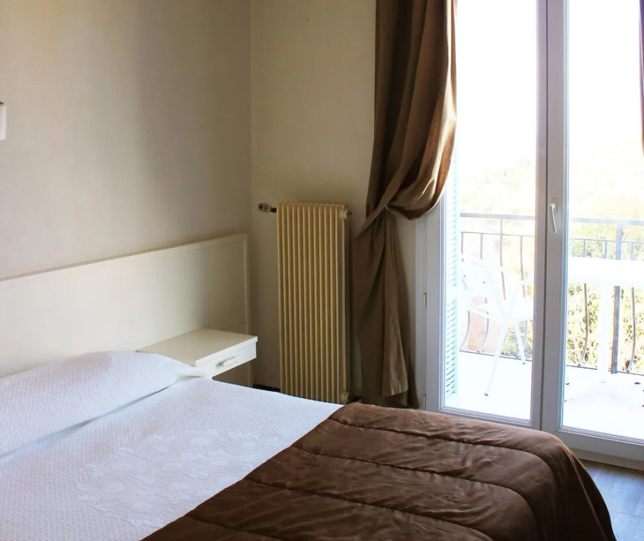 Hotel Cyrnos