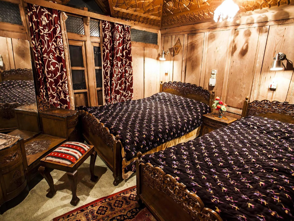 Khan Palace Group of Houseboats
