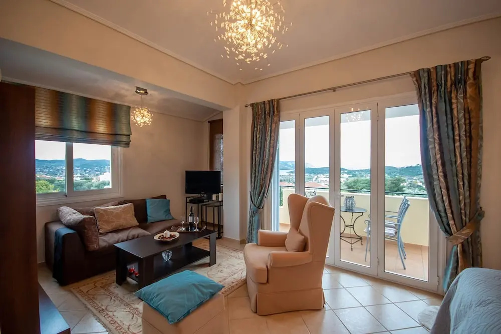 Daphne's Elegant Apartment With an Amazing sea View of the Aegean Sea!