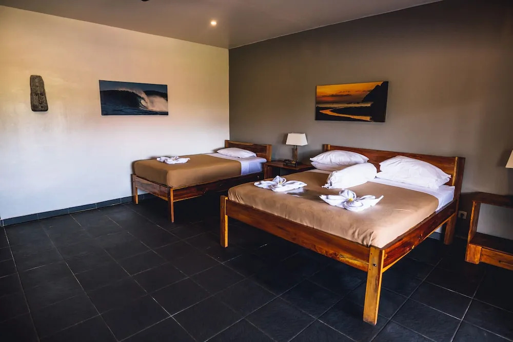 Baha Baha Villas West Sumbawa - Sk8, Gym, Sauna & Spas Hot & Cold, Bar & Restaurant