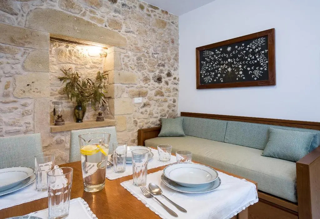 Agarathos Deluxe Homes In the Heart of Kaliviani Near Balos