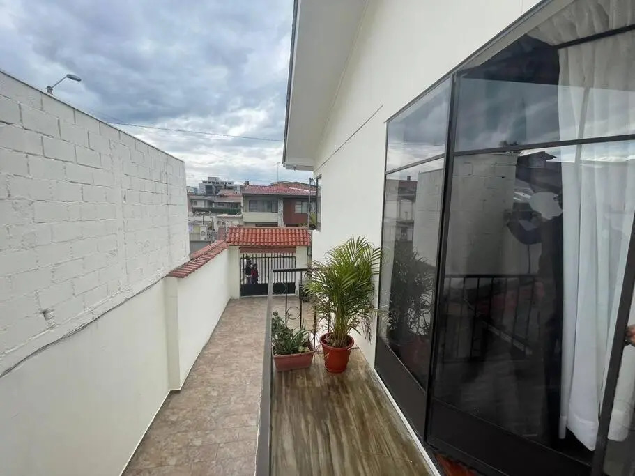 Casa 2 Pisos 100  Funcional En Cuenca Garantizado