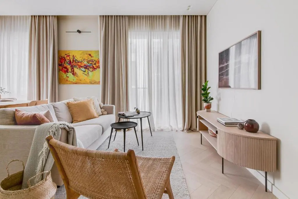 #stayhere - Brand New Unique Designer 1BDR in Trendy Neighbourhood