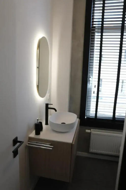 Kamiel -belle Epoque Apartment With Modern Comfort