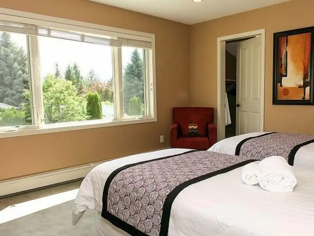 A View of the Lake B & B