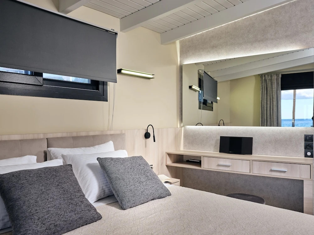 Blue View Villa - Coastal Elegance with Swim Spa, by ZanteWize