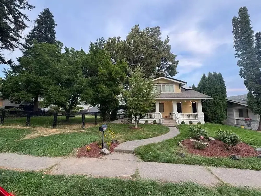 Historic Yakima Home 4BR Office Backyard Oasis