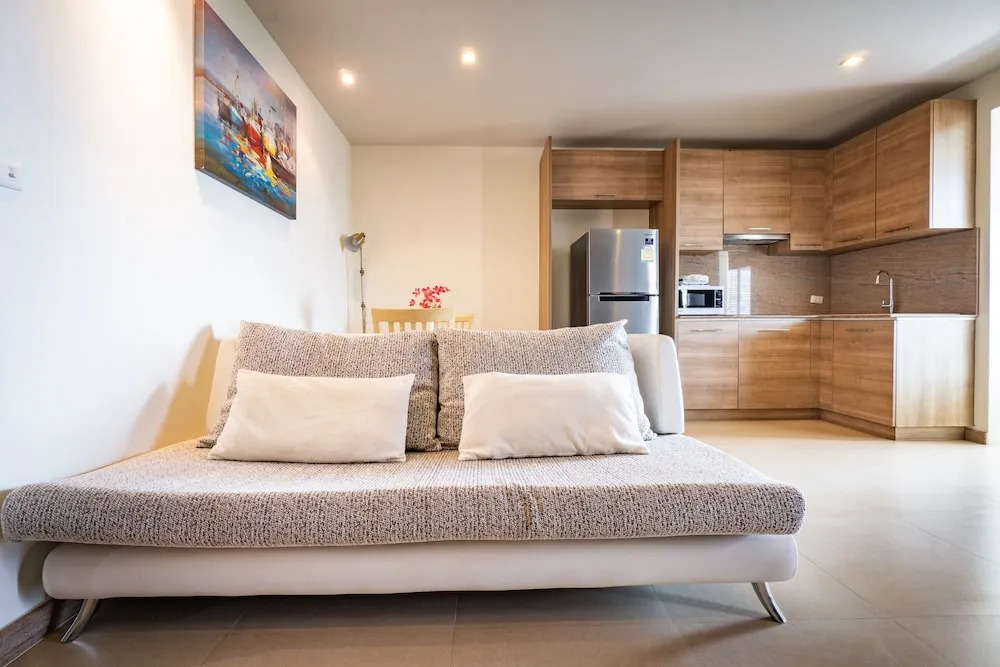 CAPITAL O890 The Royal Bay View Villas