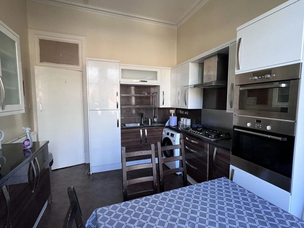 Happy Apartment