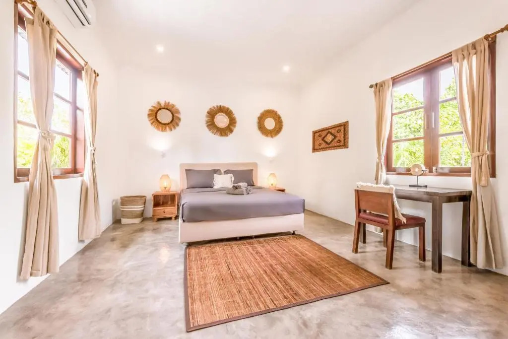 Villa Aurora - Private 6 BDR Villa in Seminyak, prime Location, Pool & Garden