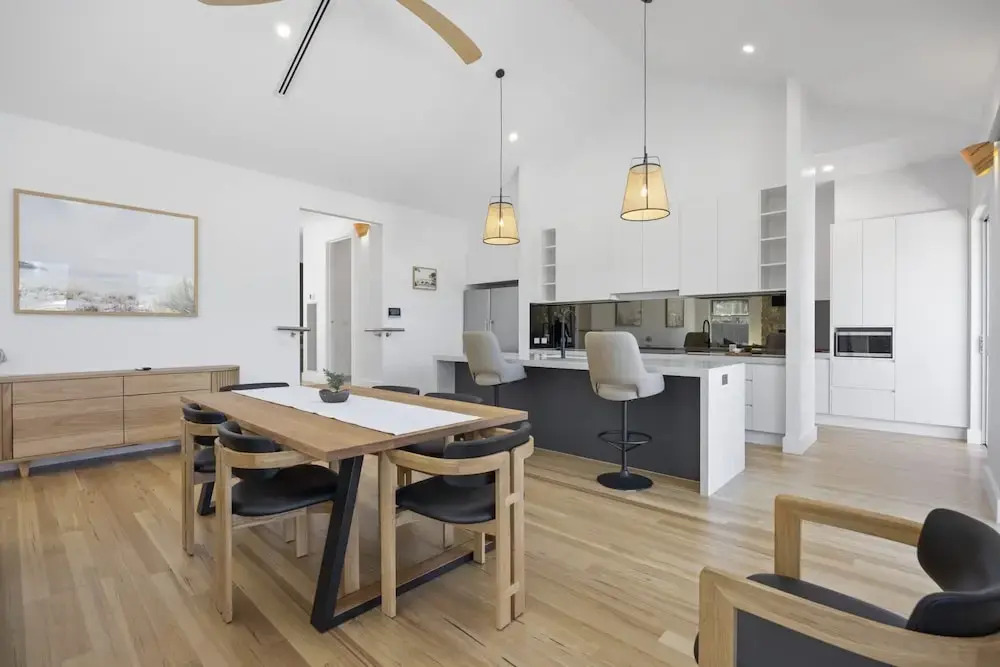 Saltwood Coastal Hamptons Luxe With Pool