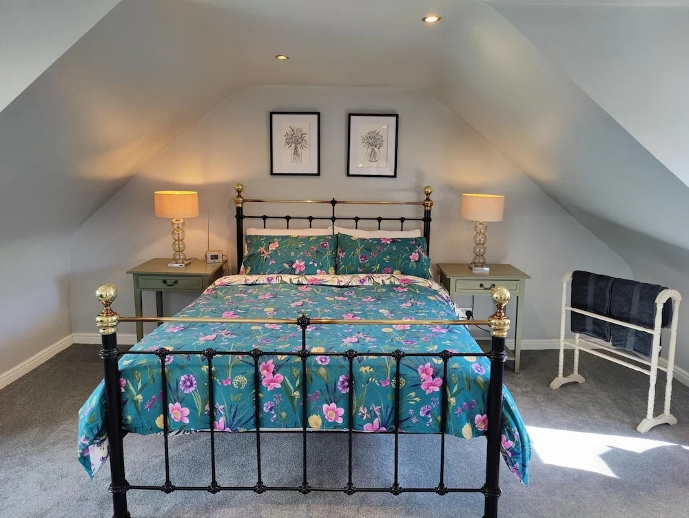 NEW Fabulous 2BD Maisonette Dunfermline, Fife