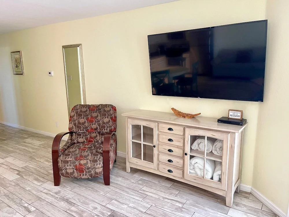 Beachgate Condo Suites And Hotel 515 1 Bedroom Condo