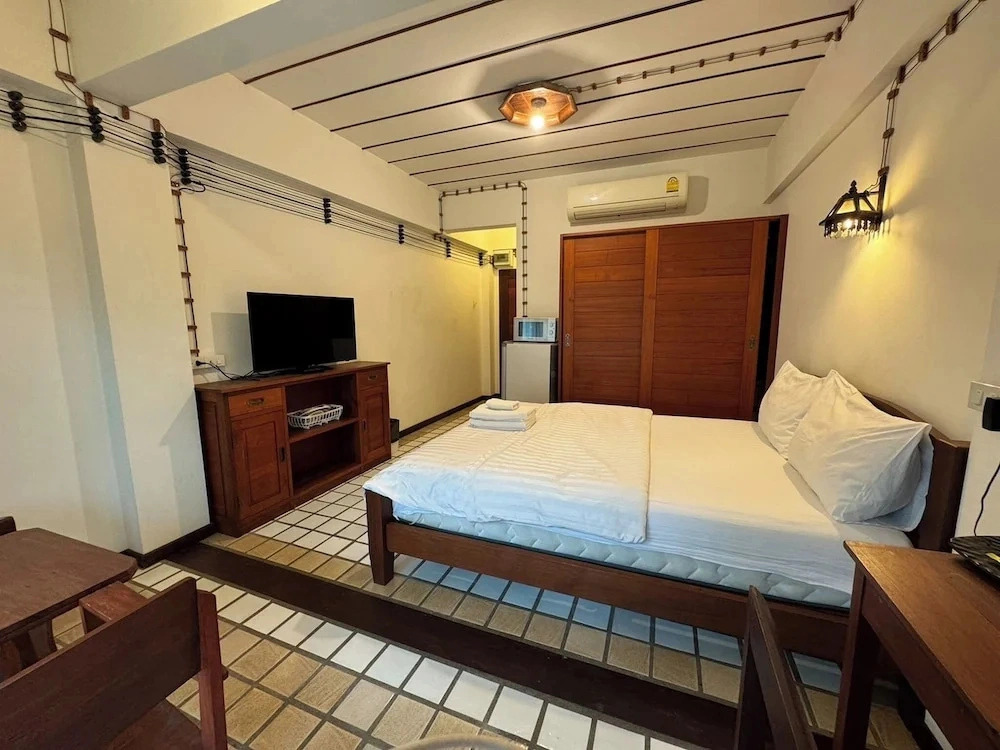 403 Serene Teak Boutique Apartments