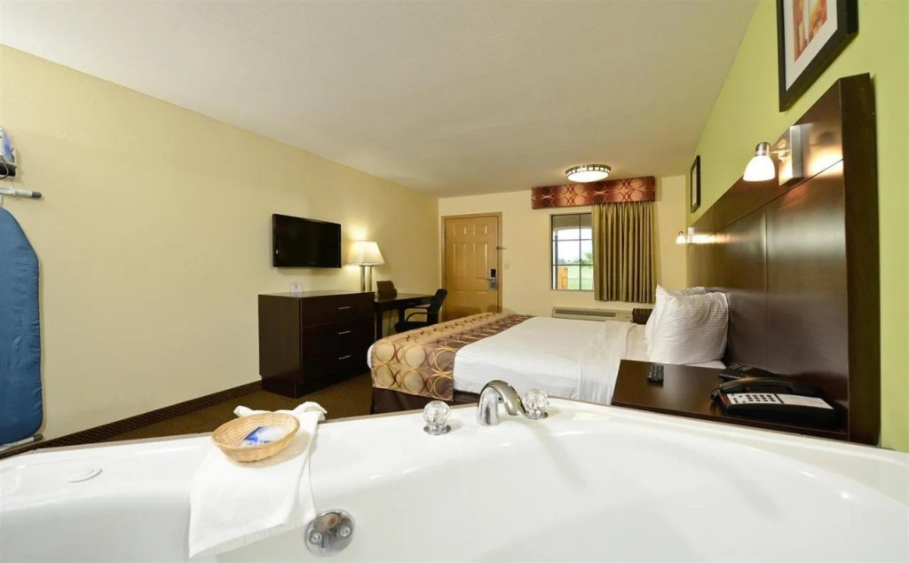 Americas Best Value Inn & Suites Lake Charles at I-210 Exit 11