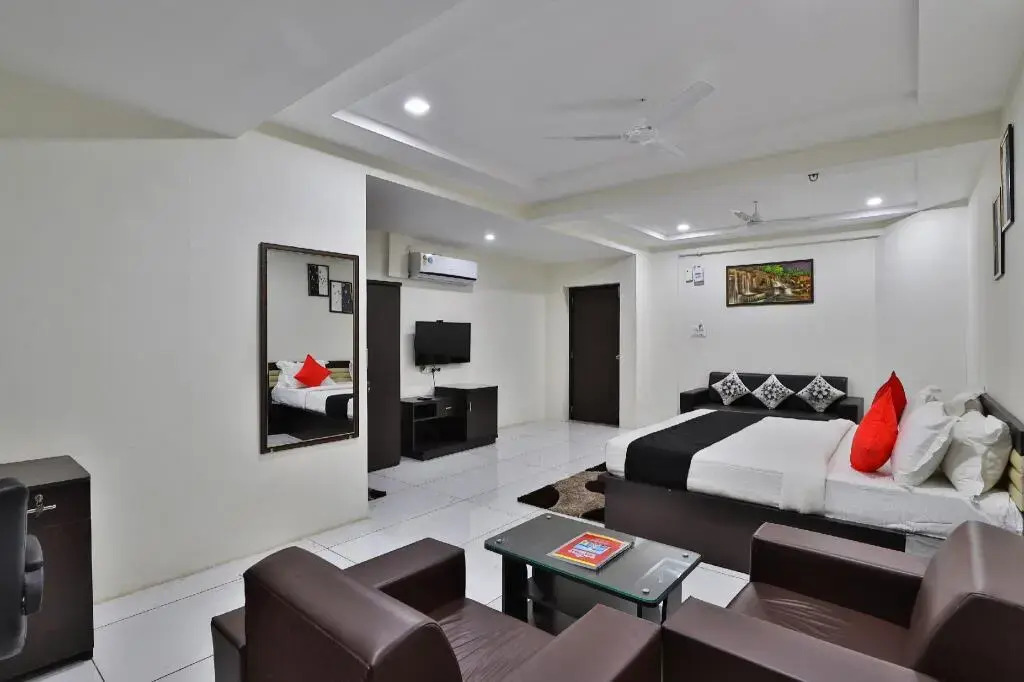 Hotel Stay Plus By OYO Rooms