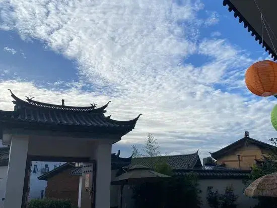 Lijiang Yuni Xiaoyuan Inn (Sanyi Airport)