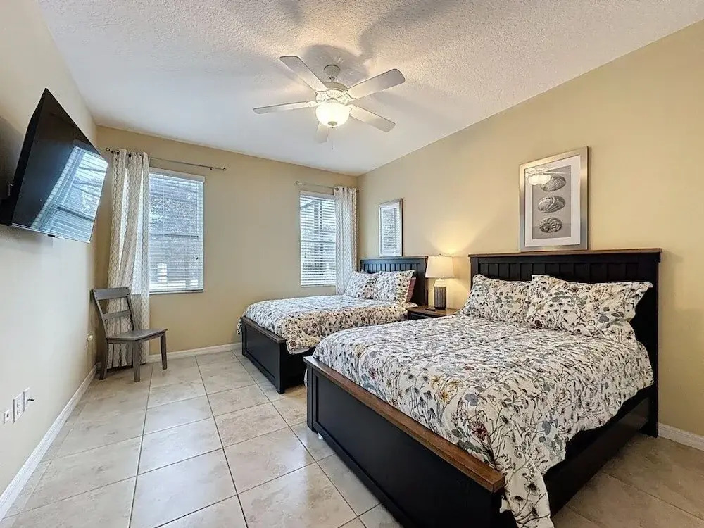 Veranda Home, 8br, 6 En-suites, Lake View,pool/spa 8 Bedroom Villa by RedAwning