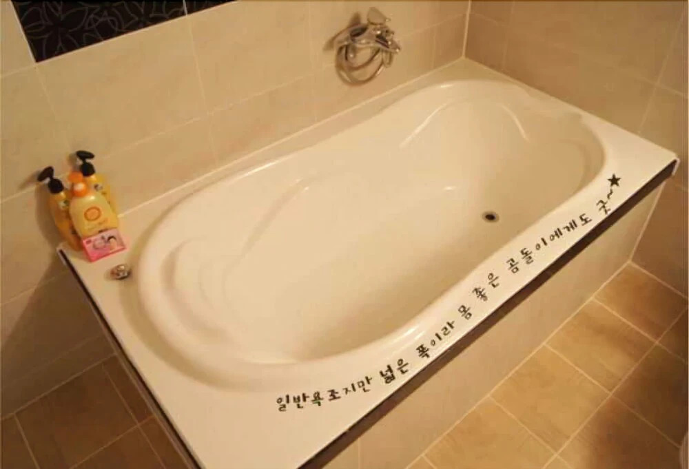 Two Be In Tourist Hotel