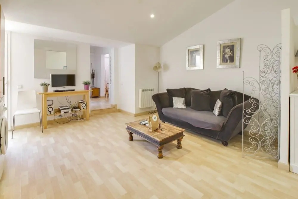 Fabulous 2 Bed with terrace close to Plaza España
