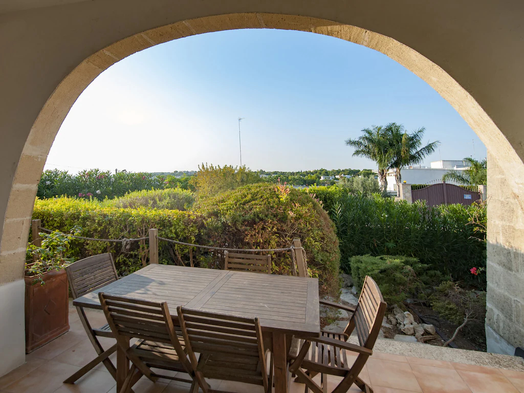 Apartment in Salento With Sea View & Pool