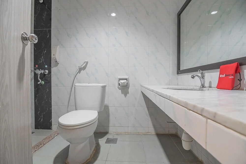 RedDoorz Plus near Harbour Bay Mall Batam