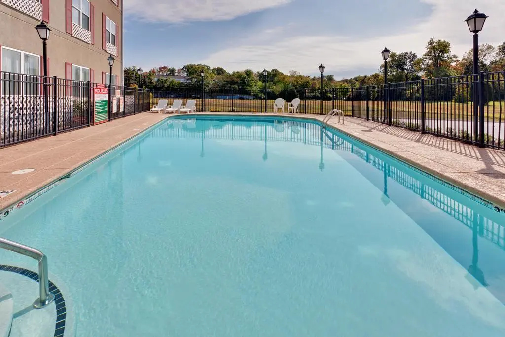 Country Inn & Suites by Radisson, Nashville Airport East, TN