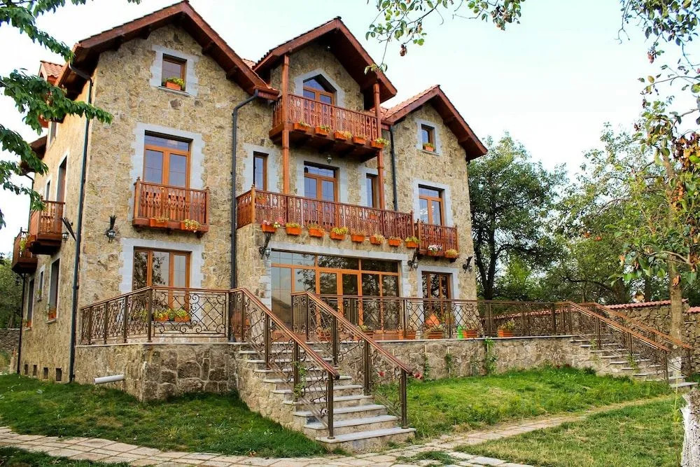 Garni HinYard