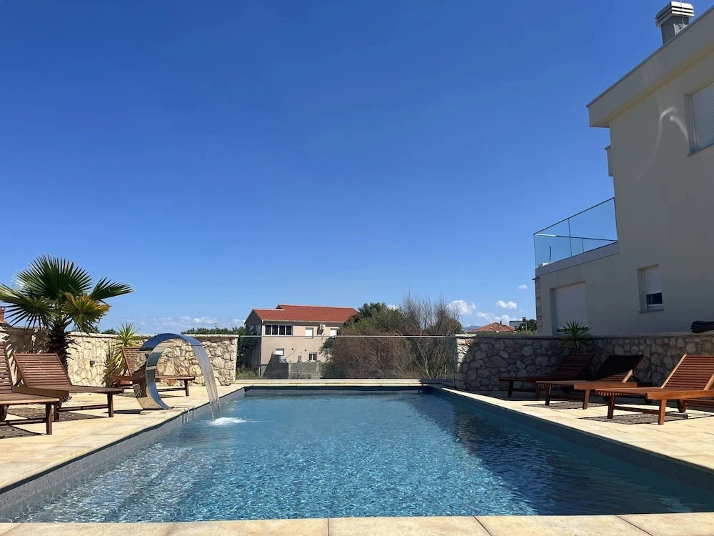 Apartments Mariner with heated pool
