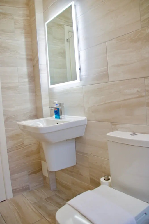 2 Bedroom Flat Off Leith Walk