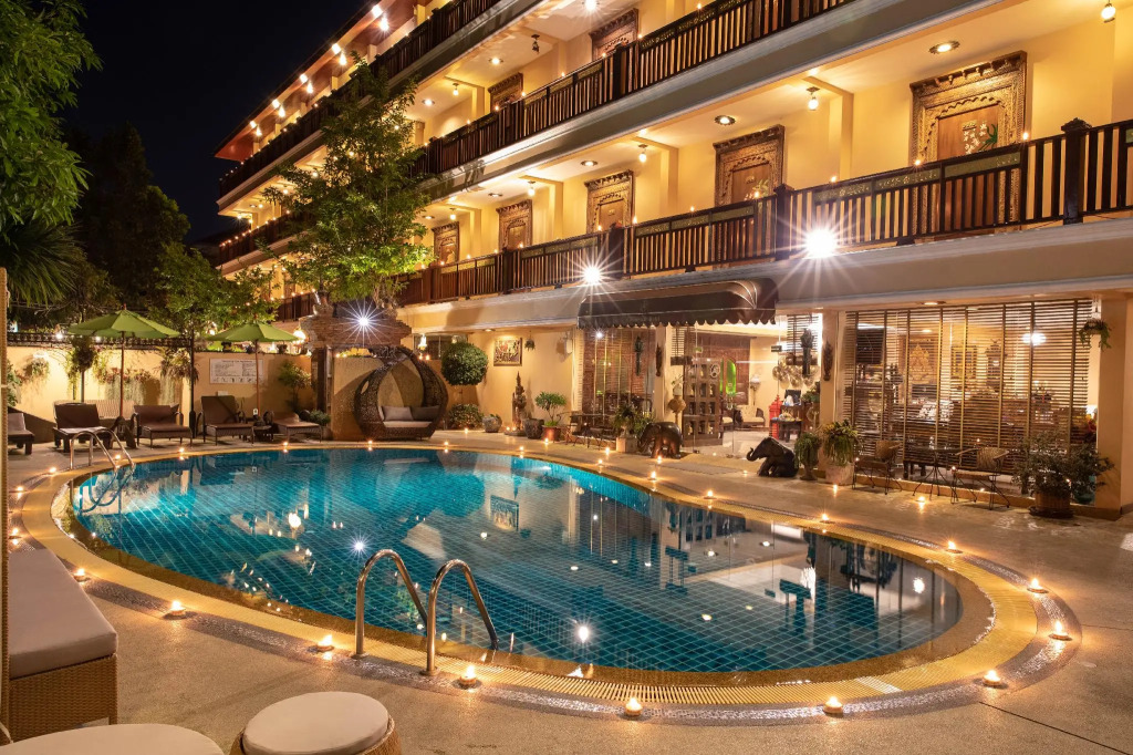 At Chiang Mai Hotel