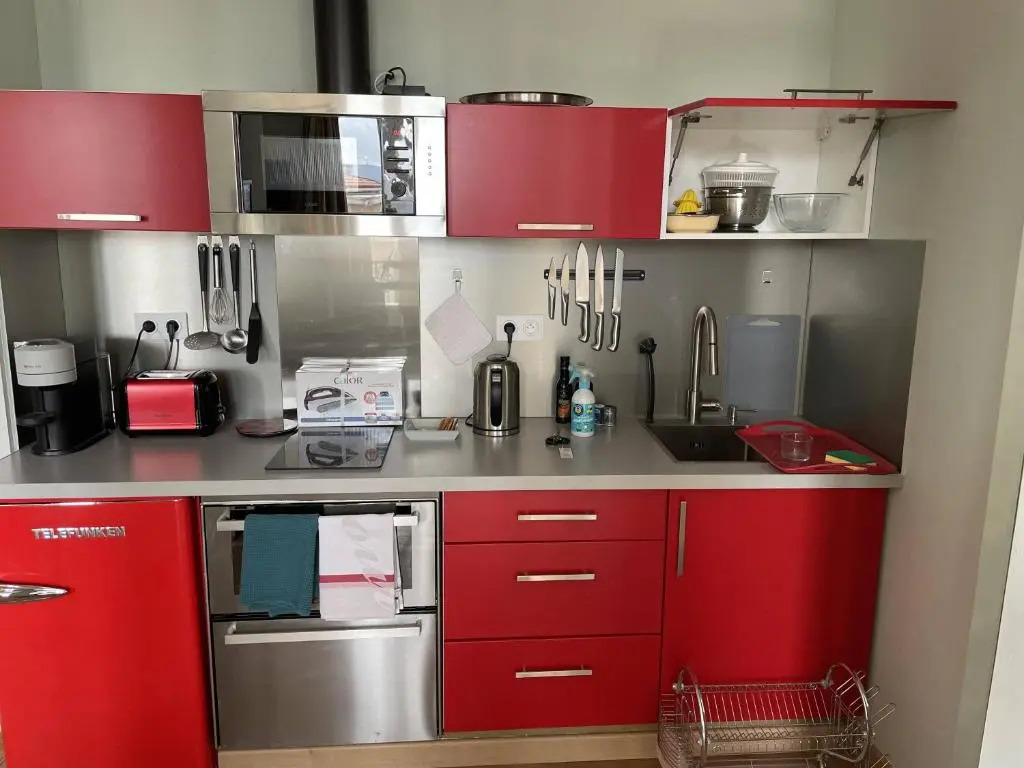 Appartement mignon calme douillet ascenseur clim étage élevé proche parking et toutes commodités au coeur du Toulon historique