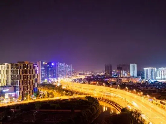 i Electronic Sports Hotel (Shanghai Hongqiao Airport Jiuting Subway Station)
