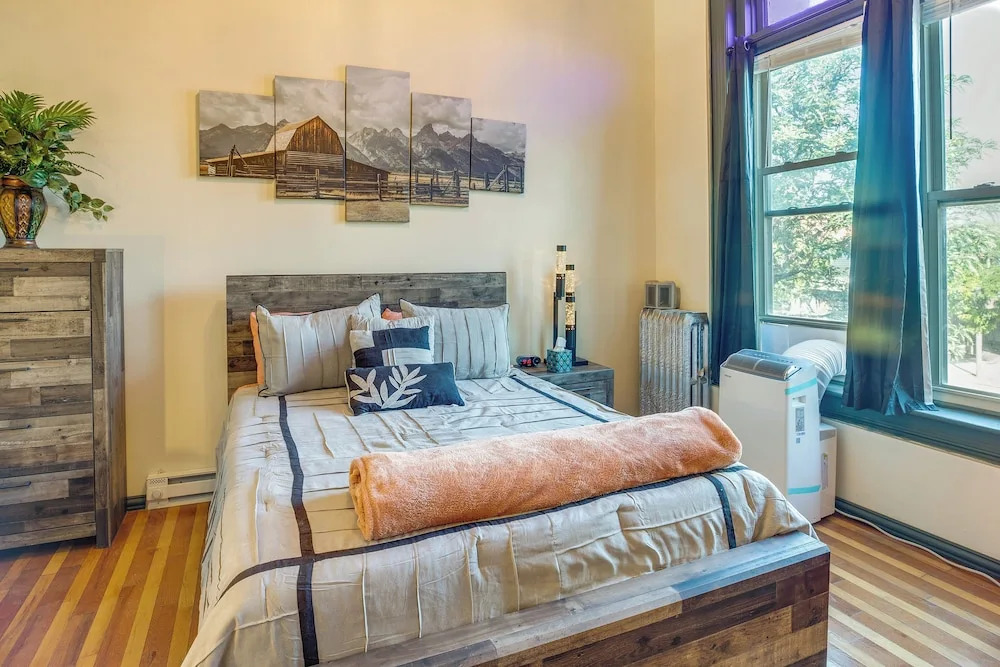 Downtown Montrose Apartment, 12 Mi to Natl Park!