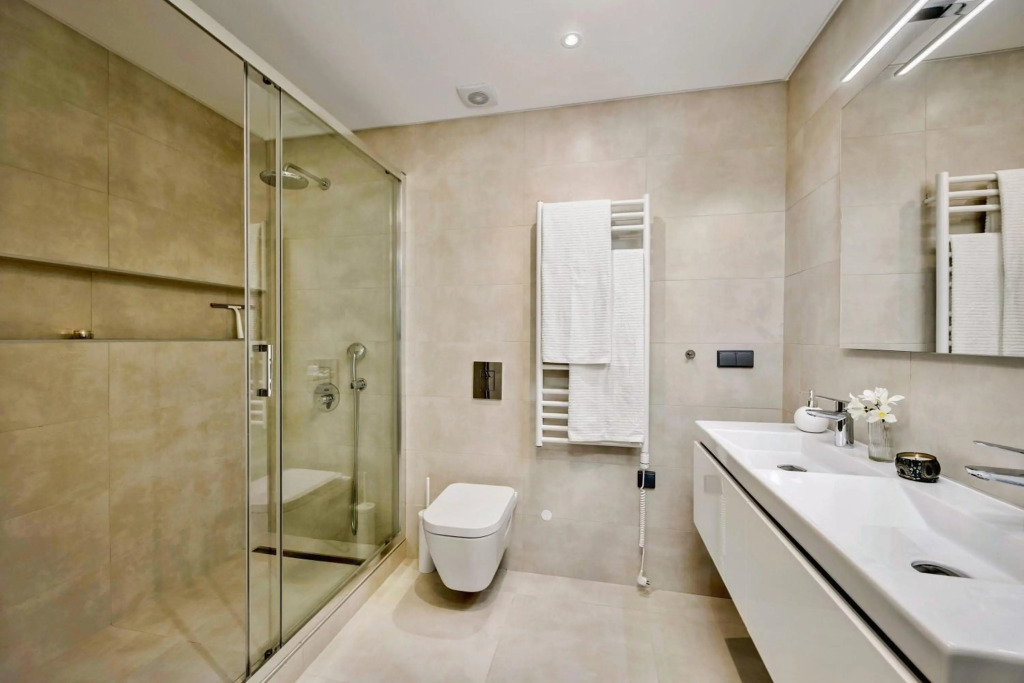 Luxorious Beachside Apartment w Pool & Seaview