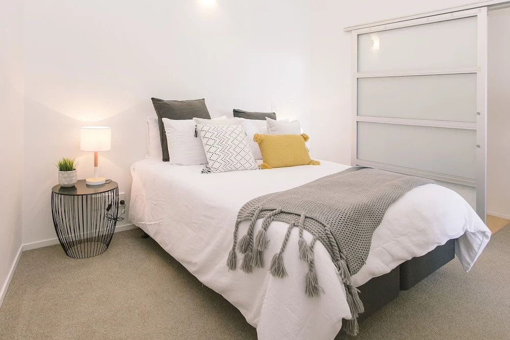 TOWNY - Penthouse with Carpark - 2 Bedrooms