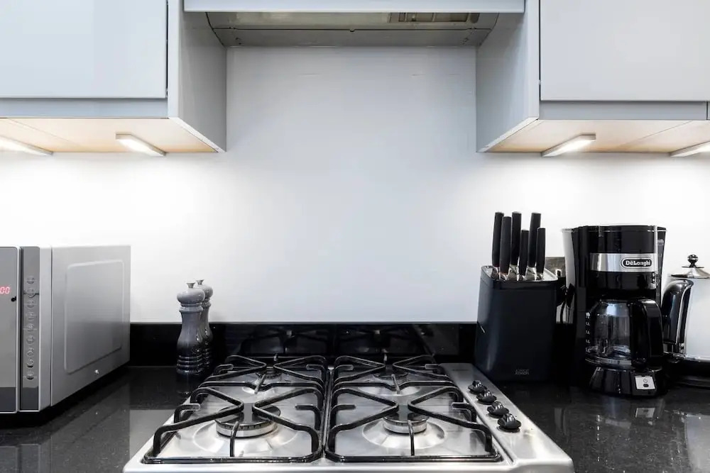 Tastefully Designed & Modern 2bed 2bath w/ Garden