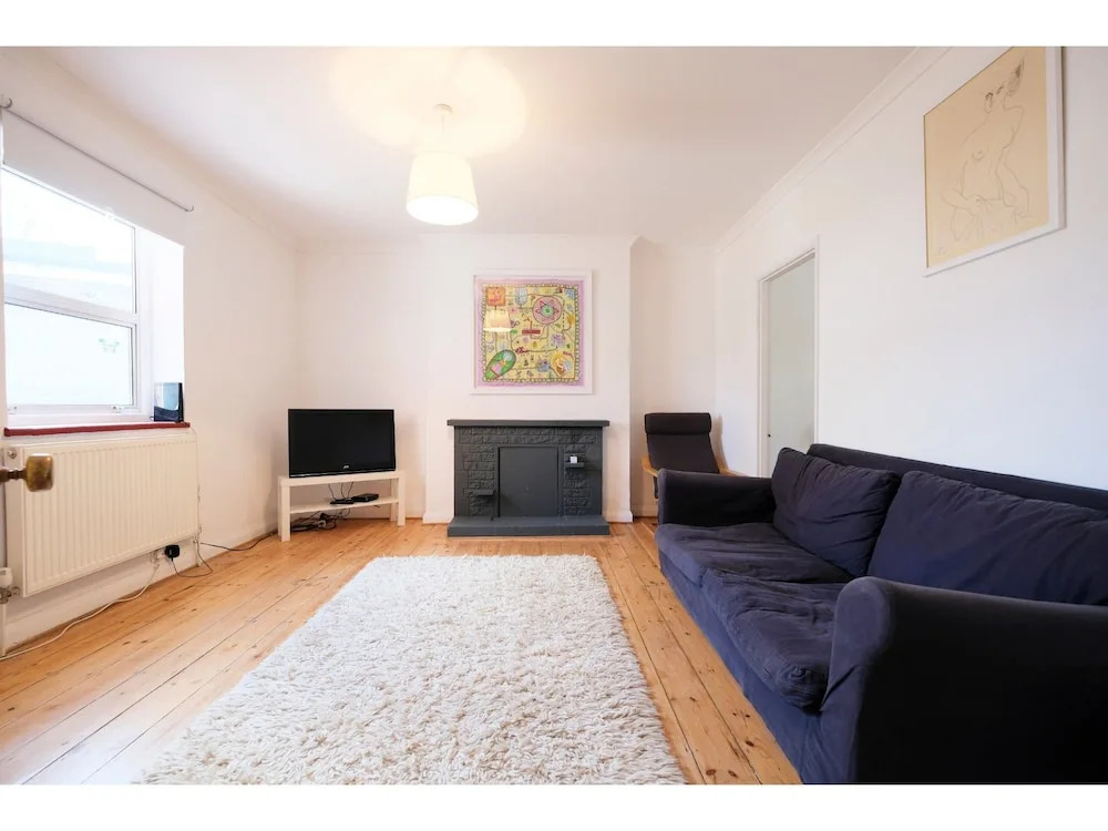 Beautiful, Bright and Spacious Flat for 4