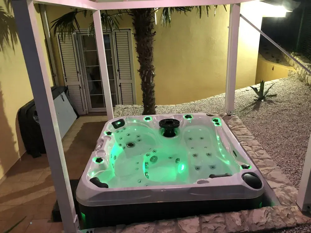 Villa in Ripenda Kras with Pool and Sauna