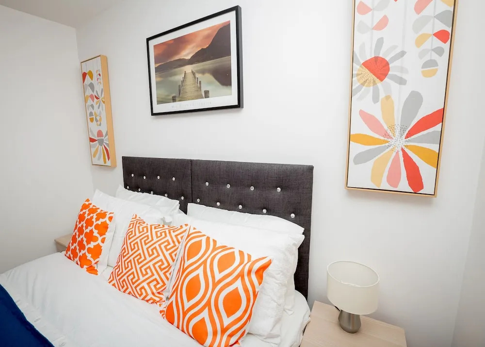 Walking Distance to Town With Free Parking