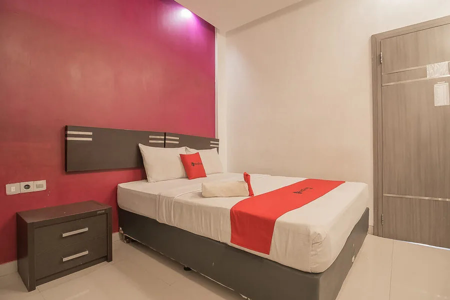 RedDoorz Plus near Undip Pleburan