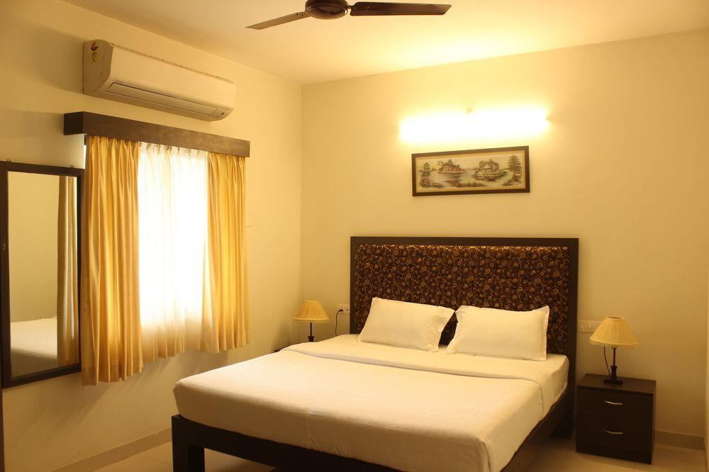 OYO 6475 1 BHK near SinQ Club