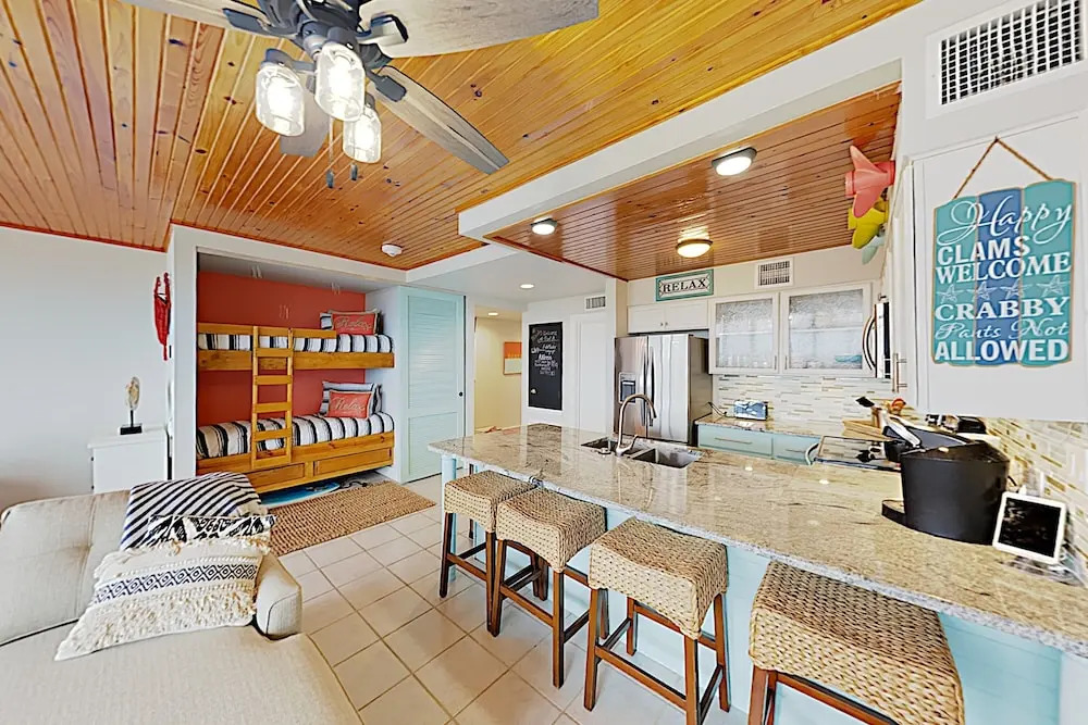 Sparkling W/ Pool, Hot Tub & Beach Boardwalk 1 Bedroom Condo
