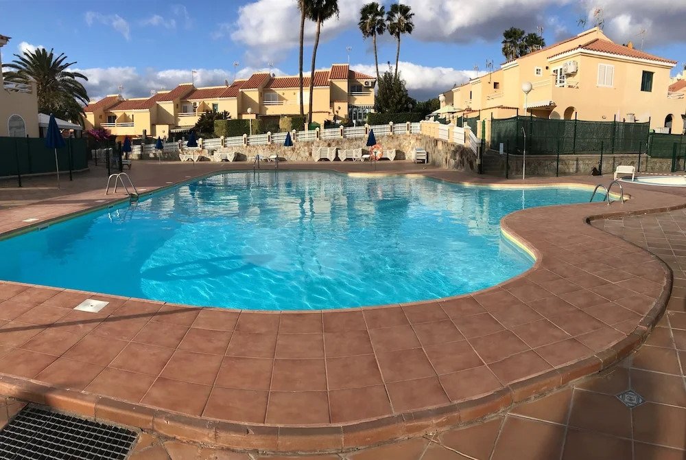 Sonemar complex with pool