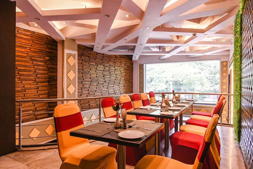 Fabhotel Shivani International